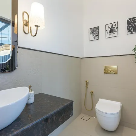 Villa Calangute Phase 6 - Private Luxury Villa In Goa With Pool & Jacuzzi-3